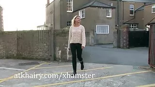 ડિપિંગ સોનેરી કેસીઅર્ડોર્ડન ટોટી ચૂસે છે અને લોભથી વાહિયાત થઈ જાય છે સેક્સી બીપી સેક્સી બીપી