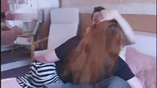 બે યુવાન બ્રુનેટ્સે ગાયને ગ્રુપ ડિબેચરીમાં લલચાવ્યો બીપી વીડીયો સેક્સ