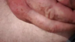 ડ્યૂડ બીપી વીડીયો સેક્સ સફળતાપૂર્વક શેવ્ડ પુસી સાથે શ્યામા સ્ટેપમોમ તરફ વળ્યો