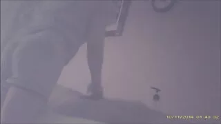 યુવાન છોકરી ફ્લોર પર બેઠી અને તેના પગ વચ્ચે પોતાને પ્રેમ બીપી પિક્ચર સેક્સી વીડિયો કરવા લાગી