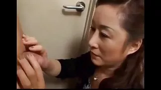 અવરોધિત સોનેરી દર્શાવે છે અને ગુજરાતી બીપી સેક્સ વીડીયો એજન્ટ ટોટી પર ભોંકાય છે