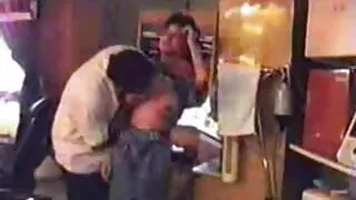 તેમણે બીપી સેક્સી બીપી એક બંદૂક સાથે છોકરાઓ ધમકી અને તેમને ફરજ પડી સેક્સ