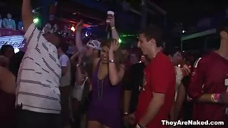 અનિચ્છિત રેડહેડ બિચ કાળા માણસ બીપી સેક્સ વીડીયો સાથે તેના જોડીમાં જંગલી સાહસિક છે