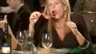 એક બાર સ્ટૂલ પર મોહક બીપી સેક્સ વીડીયો રશિયન સોનેરી ગડબડ